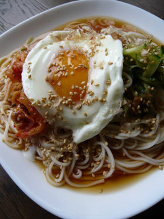 卵ゎレンジで☆ぶっかけ梅~キムチそうめん-レシピのメイン写真