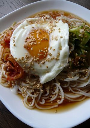 卵ゎレンジで☆ぶっかけ梅～キムチそうめん-レシピのメイン写真