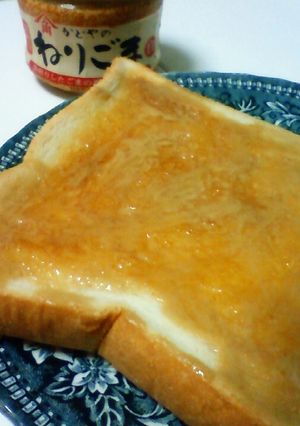 ピーナツバターみたい!?練りごまトースト-レシピのメイン写真