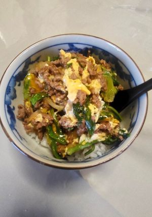 春菊とひき肉の卵とじ丼-レシピのメイン写真