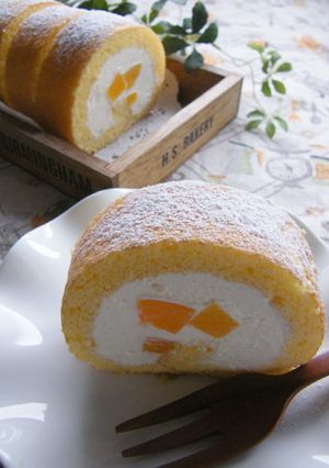 ふんわり美味しい♪黄桃のロールケーキ-レシピのメイン写真