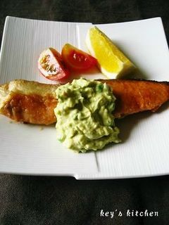 アボカドチーズソースで鮭のムニエル-レシピのメイン写真