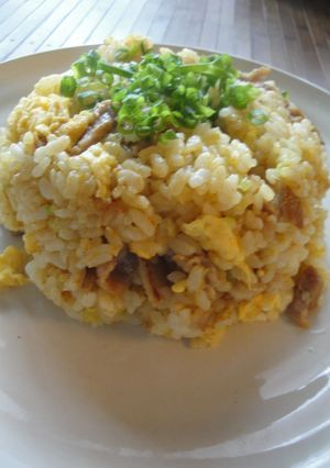 豚肉とネギと卵で♪お手軽カレーチャーハン-レシピのメイン写真