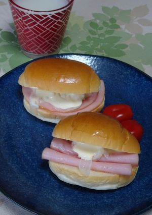 新玉ねぎでロールパンサンド-レシピのメイン写真