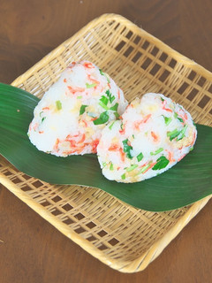 桜えびとあげ玉の春色おにぎり-レシピのメイン写真