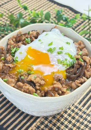 ひき肉と糸コンの甘辛そぼろ丼-レシピのメイン写真