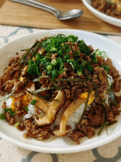 安うま!とろふわ玉子ときのこの豚そぼろ丼-レシピのメイン写真
