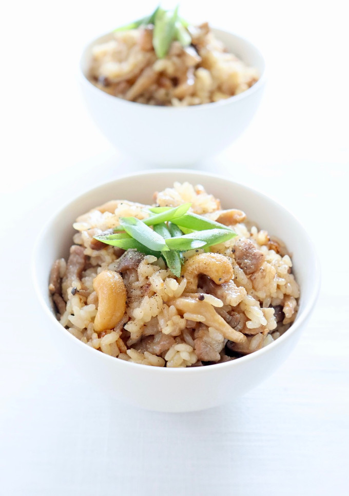 風味良い【豚とナッツの中華風炊き込みご飯-レシピのメイン写真