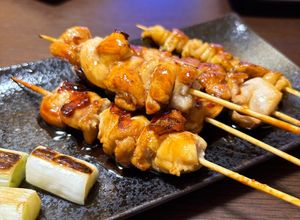フライパンで作る本格焼き鳥 もも肉と鳥皮-レシピのメイン写真