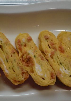 とっても優しい色、焼きさけ入り卵焼き-レシピのメイン写真