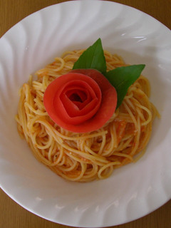 バラの花咲く?トマトソーススパゲッティ♪-レシピのメイン写真