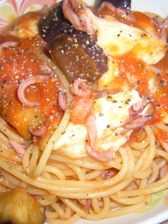 ナスとチーズ☆イカ☆トマト☆ピリ辛パスタ-レシピのメイン写真