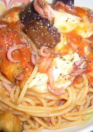 ナスとチーズ☆イカ☆トマト☆ピリ辛パスタ-レシピのメイン写真