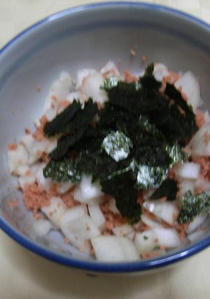 焼さけあらほぐしと玉ねぎマヨネーズ和え-レシピのメイン写真
