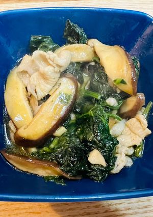 ほうれん草大量消費！椎茸と豚バラの炒め物-レシピのメイン写真