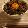 ゴーヤ嫌いもOK!?夏野菜のスタミナ丼