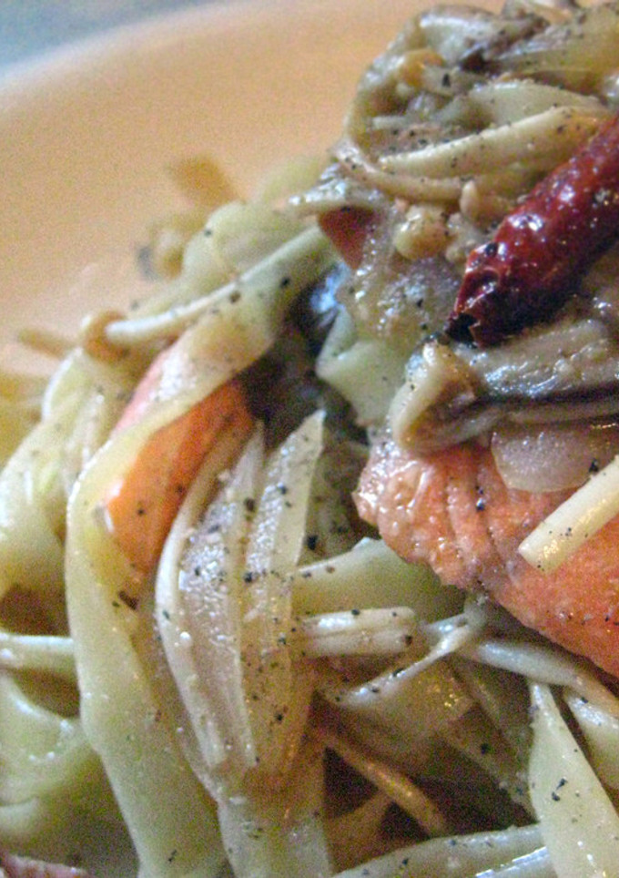 たっぷりきのことサーモンの和風パスタ-レシピのメイン写真