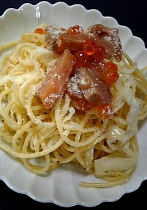 キャベツの辛子マヨパスタ-鮭イクラのせ-レシピのメイン写真