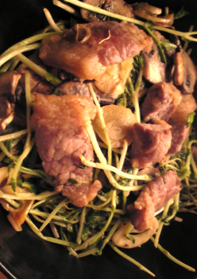 牛肉と豆苗ときのこのにんにくマヨ炒め-レシピのメイン写真