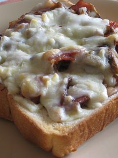 朝ごはんに♪きのことベーコンのトースト-レシピのメイン写真