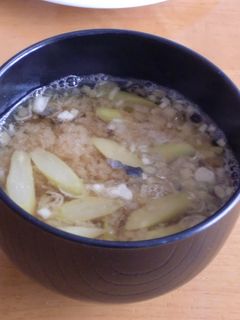 サバ缶とアスパラの味噌汁-レシピのメイン写真