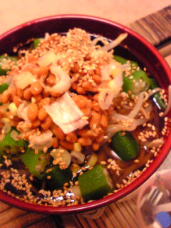 そばに納豆オクラぶっかけちゃいました-レシピのメイン写真
