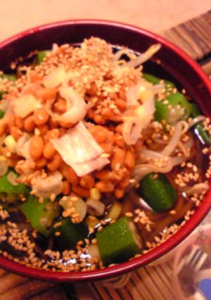 そばに納豆オクラぶっかけちゃいました-レシピのメイン写真