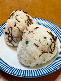 塩昆布とツナの混ぜおにぎり-レシピのメイン写真