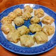 熱い汁が飛び出ます!肉々しい焼き小籠包