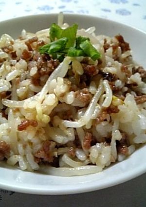 みんな好きな味～もやしと挽肉の混ぜごはん-レシピのメイン写真