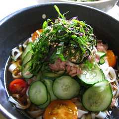 รูปของ 大葉とツナの夏サラダうどん
