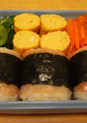 生ハムおにぎり～塩味がちょうど良い♪～-レシピのメイン写真