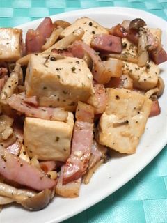 豆腐とベーコンのバター醤油炒め-レシピのメイン写真