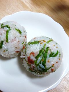 美味しい梅ゴマ大葉入りおにぎり♪-レシピのメイン写真