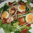 鶏のから揚げでおかずにもなるサラダ☆