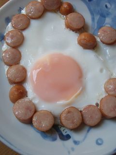 ウインナーでハートの目玉焼き-レシピのメイン写真