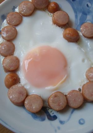 ウインナーでハートの目玉焼き-レシピのメイン写真