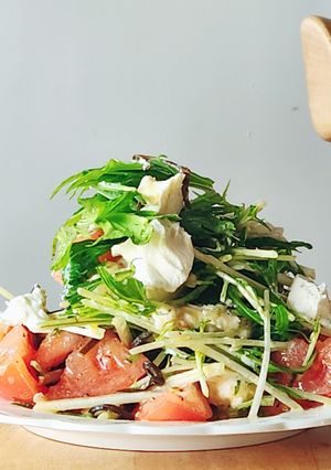 簡単ランチ♪トマト&水菜のクリチサラダ-レシピのメイン写真