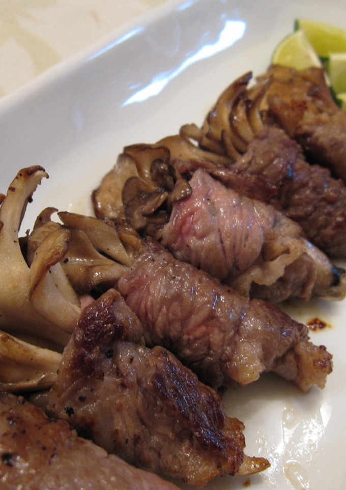 牛肉で巻いただけの舞茸-レシピのメイン写真