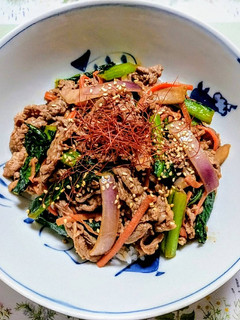 簡単ランチ!小松菜人参牛肉のプルコギ丼-レシピのメイン写真