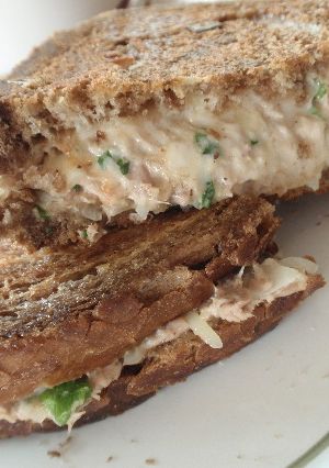 ツナ＆チーズがとろけるホットサンド-レシピのメイン写真