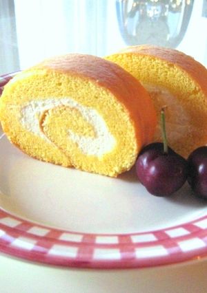 卵黄多め☆しっとりリッチな卵ロールケーキ-レシピのメイン写真