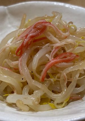 もやしとカニかまと玉ねぎのごま油黒酢。-レシピのメイン写真