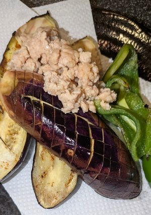 簡単 茄子とピーマンの西京肉味噌添え-レシピのメイン写真
