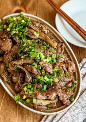 豚こまと舞茸《にんにく麺つゆバター炒め》-レシピのメイン写真