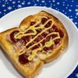 刻みハムと玉ねぎのケチャマヨトースト