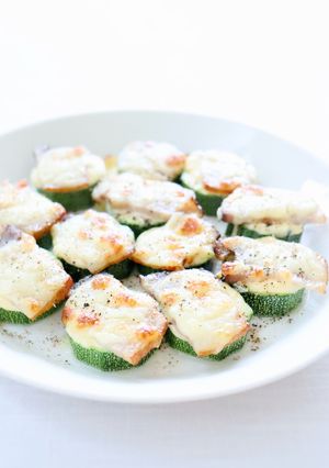 簡単に【ズッキーニベーコンのチーズ焼き】-レシピのメイン写真