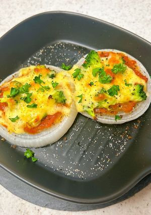新玉ねぎのトースターピザ-レシピのメイン写真