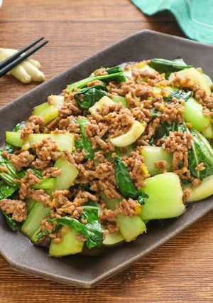 食欲そそる！チンゲン菜の肉味噌炒め-レシピのメイン写真