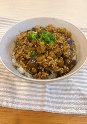 【丼】ナスと鶏ひき肉の甘辛みそ丼-レシピのメイン写真